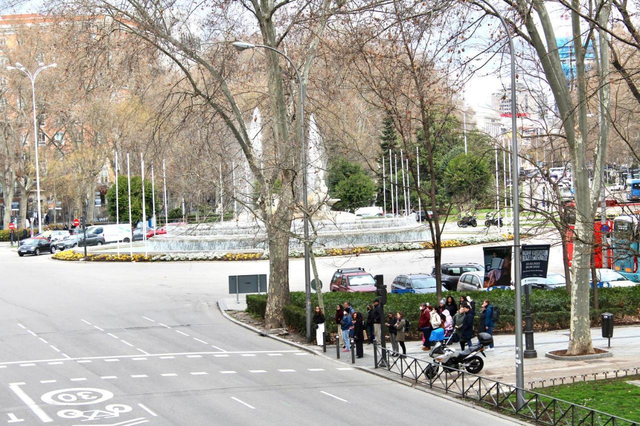 Ferienwohnung Lujoso Apto Paseo Del Prado Madrid Exterior foto