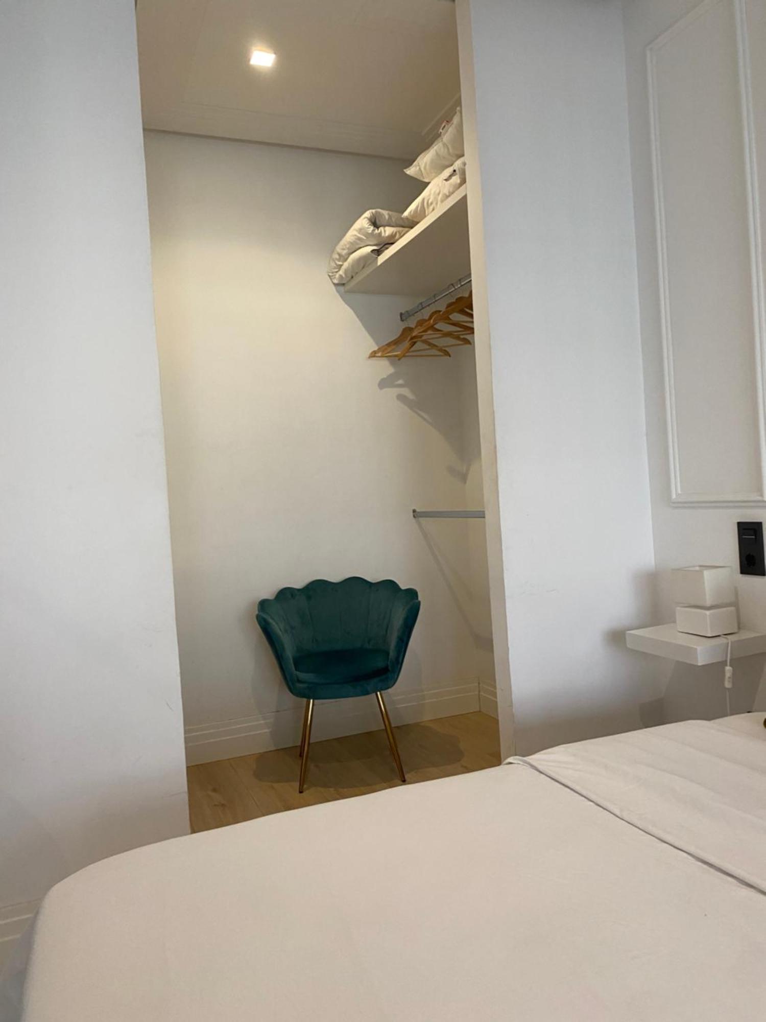 Ferienwohnung Lujoso Apto Paseo Del Prado Madrid Exterior foto